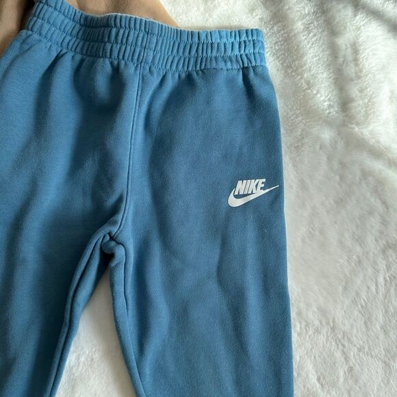 Nike Boys 3T Sweatshirt and Sweatpants - Picture 2 of 6